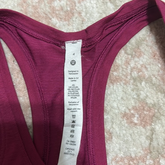 Lululemon size 4 swiftly tech race length tank, magenta - Picture 3 of 3